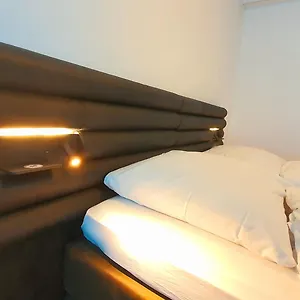 Helles Mit Kingsize-bett , City Airport Mannheim Deutschland