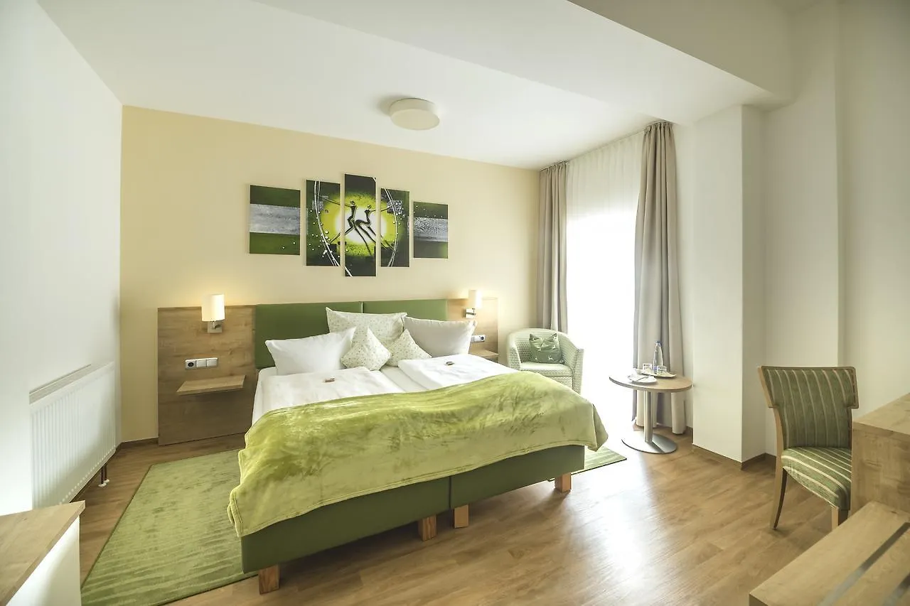 Gasthof - Hotel Zur Post Neukirchen am Teisenberg Germany